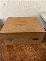 Vintage W.H Snyder & Sons Wooden Cigar Box