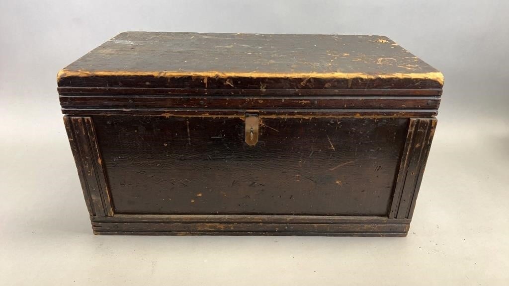 Carpenters Chest W/Early Planers