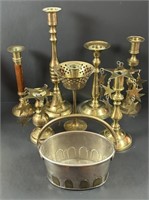 Lot of brass candleholders and a basket.