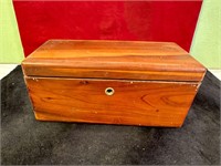 SM. CEDAR CHEST, ADV. HANSON FURN. ONTARIO, WI.