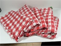 Red and white tablecloths.