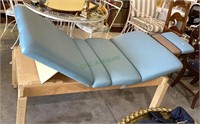 Portable massage table with canvas bag for