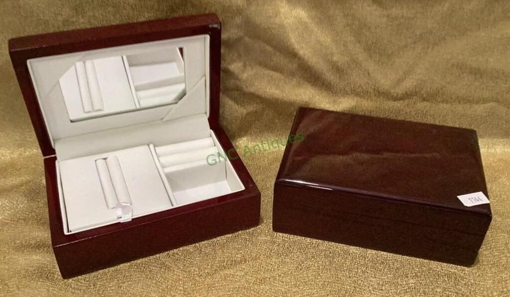Matching pair of lidded jewelry boxes - each