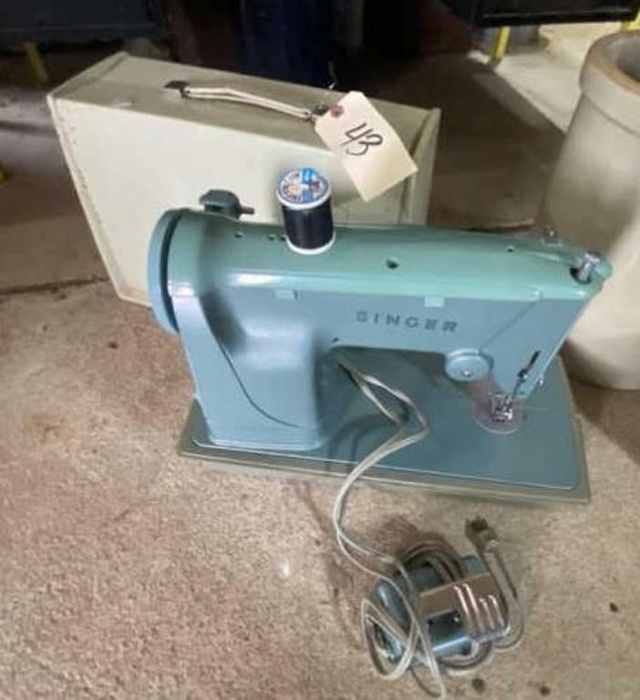 Singer Portable Sewing Machine in Case