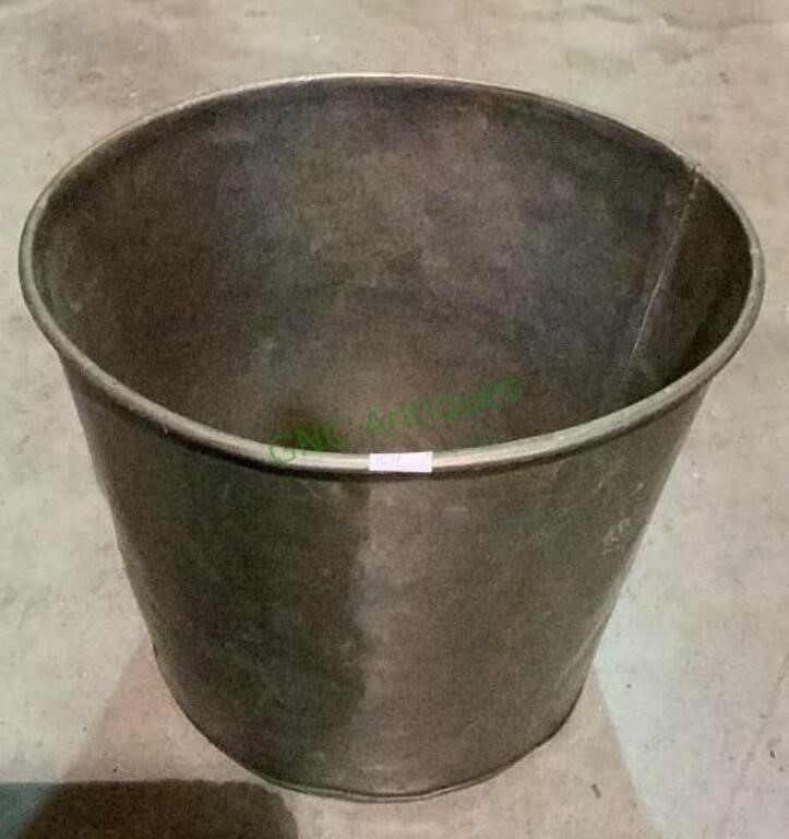Nice heavy duty metal bucket with no handles -