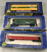 HO scale AHM Milwaukee, Santa Fe, and nymx cars