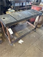 Work bench on roolers