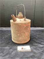 Vintage metal oil can