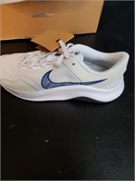 Nike Shoes sz 8 NIB