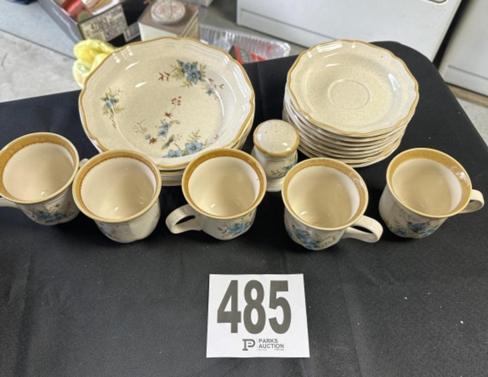 Mikasa Dish Set(CASH ONLY)