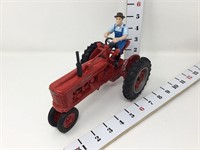 1/16 Farmall H Tractor w/Farmer