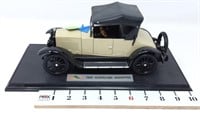 1/18 1920 Cleveland Roadster w/Display Stand