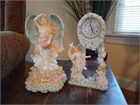 2 resin angels. Clock was not tested at time of