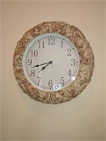 Great wall clock. Approx 14 1/2 inches across.