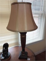 Beautiful table lamp. Approx 26 1/2 inches tall