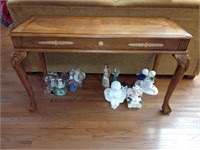 Great sofa table. Angels not included. Approx 48
