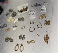 Approx 20 prs of earrings incl a couple prs of