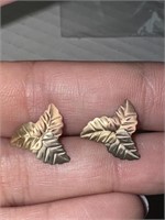 Beautiful 15K Gokd Leaf Earrings