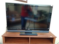 Sony Bravia 40 inch TV with remote. Powers on but