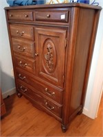 Wonderful chest of drawers. Matches 322, 324 and