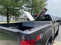 Truck tool box