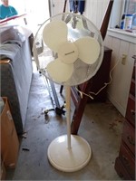 Working Honeywell 3 speed stand fan