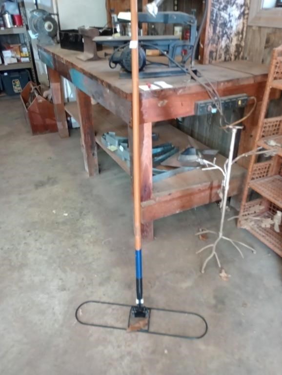 Shop dust broom holder