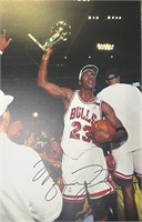 Bulls Michael Jordan Signed 11x17 with COA