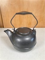 Cast iron bail handle kettle