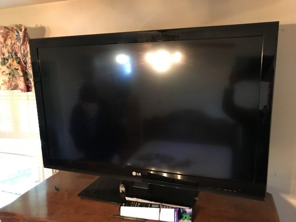 LG 42 inch TV with remote