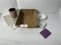 Wicker Basket With Plastic Stands, Small Books
