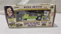 Nib die-cast bank