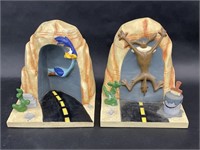 Looney Tunes Road Runner and Coyote Book Ends