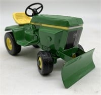 Ertl John Deere Lawn & Garden Tractor