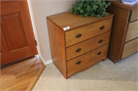 Maple chest of drawers