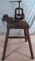 VINTAGE METAL WORK TABLE W/BENCH & PIPE VICE
