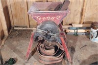 ANTIQUE CORN SHELLER: