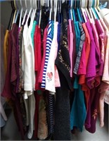 V - MIXED LOT OF WOMEN'S CLOTHING (M3)