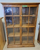 Exquisite 3 shelf storage cabinet with glass