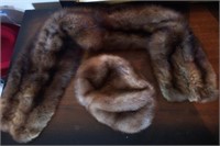 V - FUR STOLE & HAT (M28)