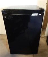 GENERAL ELECTRIC MINI-FRIDGE (Black)