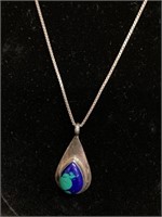 STERLING  SILVER PENDANT & CHAIN / JEWELRY