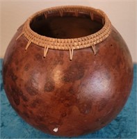 V - GOURD W/ WOVEN TOP VASE (K76)