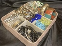 BUNCHES OF BRACELETS / MIXED TYPES / JEWELRY