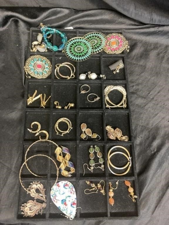 LOTS OF EARRINGS !!!  JEWELRY LOT / OVER 20 PAIRS
