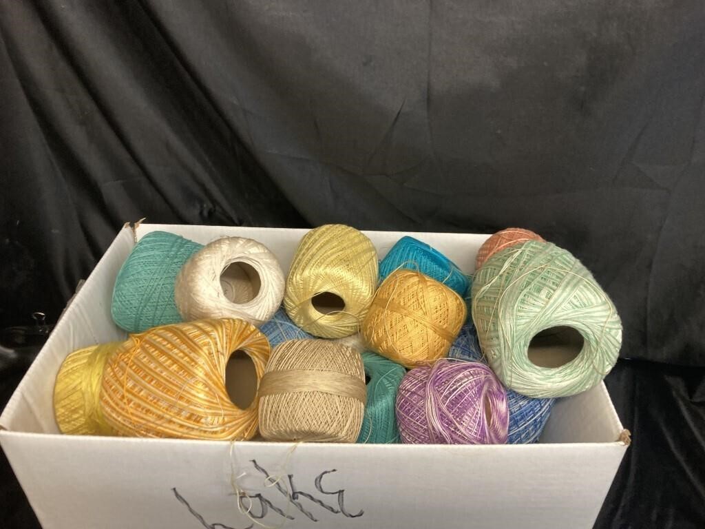 FINE CROCHET THREAD LOT / MIXED COLORS