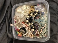 JEWELRY SALVAGE LOT