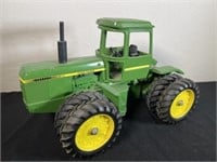 Ertl John Deere 1:16 Scale Toy Tractor