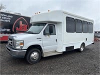 2015 Ford E-350 Super Duty E-Series Shuttle Bus