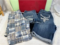 THREE SIZE 8 SHORTS GAP & MORE